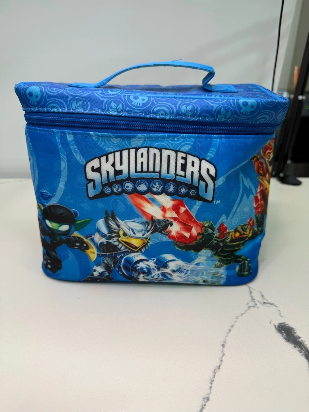 Skylanders Swap Force Blue Travel Tote Storage Bag With 11 Figurines